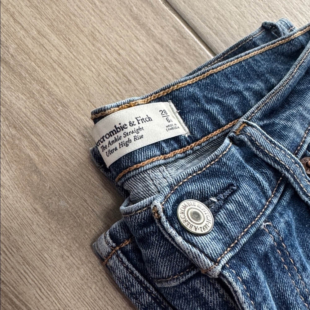 Abercrombie & Fitch The Ankle Straight Ultra High Rise Pant - Picture 6 of 6